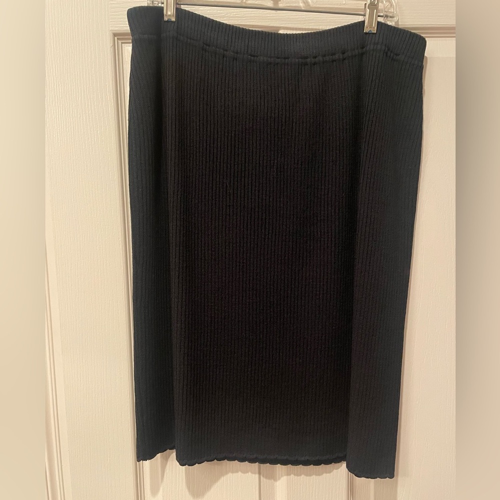 St John black women’s skirt, size 16